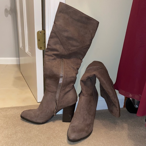 Knee high brown boots - Picture 1 of 3
